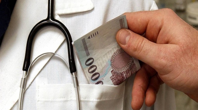 Media Campaign on Against Illegal Health Care Gratuities in Hungary