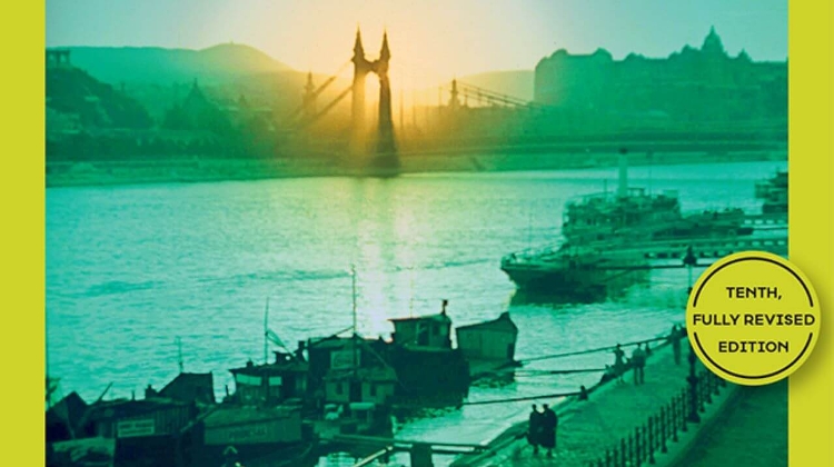 Introducing: Budapest - A Critical Guide by András Török Introducing: Budapest - A Critical Guide by András Török