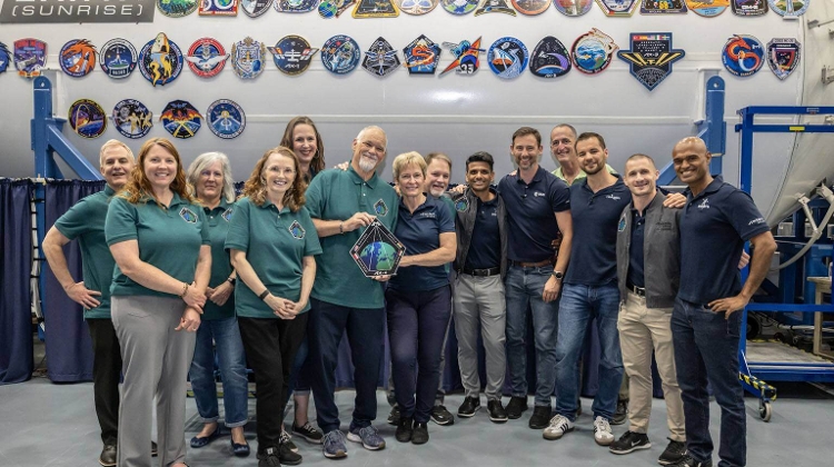 Hungarian Astronauts Successfully Complete NASA Training Hungarian Astronauts Successfully Complete NASA Training
