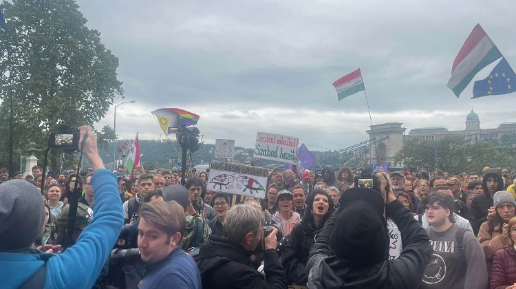 Fresh Protest in Budapest Over Assembly Law - Show of Solidarity with Academics Being 'Blackmailed' by Gov’t Fresh Protest in Budapest Over Assembly Law - Show of Solidarity with Academics Being 'Blackmailed' by Gov’t