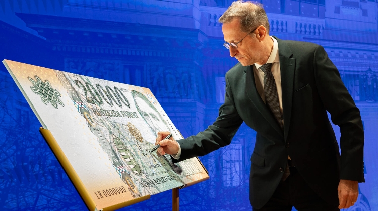 First Banknote Signed by New Governor of Hungary’s National Bank First Banknote Signed by New Governor of Hungary’s National Bank
