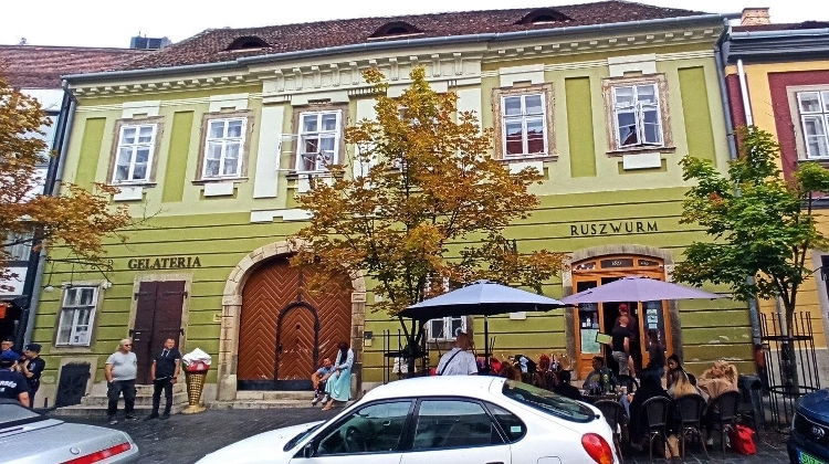 Ruszwurm Shutdown: Historic Pastry Shop in Budapest Forced to Close Ruszwurm Shutdown: Historic Pastry Shop in Budapest Forced to Close