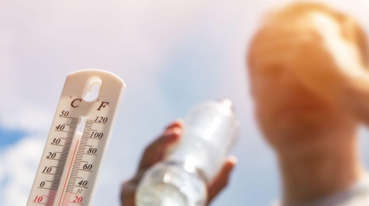 Highest Heat Alert Now - Free Water by MÁV Highest Heat Alert Now - Free Water by MÁV