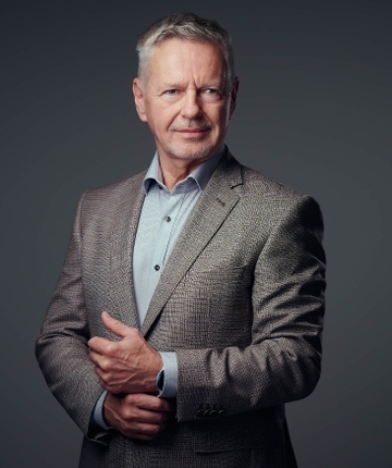 László Károlyi, President, French-Hungarian Chamber of Commerce & Industry László Károlyi, President, French-Hungarian Chamber of Commerce & Industry