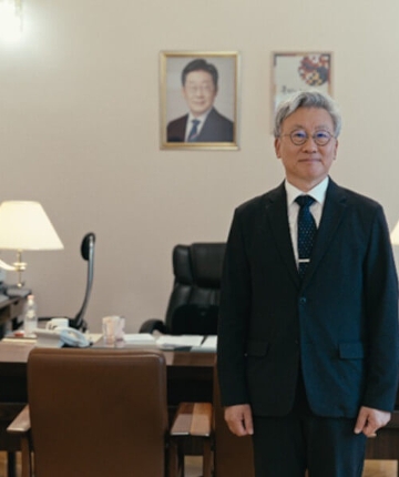 H.E. Mr. Park Chul-min, Ambassador of the Republic of Korea to Hungary H.E. Mr. Park Chul-min, Ambassador of the Republic of Korea to Hungary
