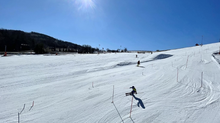 Hungarian Ski Slopes Open for Season Hungarian Ski Slopes Open for Season