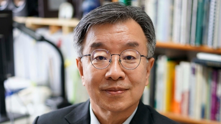 Top Xpat Interviews: Distinguished Diplomats - "It's Who You Know (About) That Counts" Top Xpat Interviews: Distinguished Diplomats - "It's Who You Know (About) That Counts"