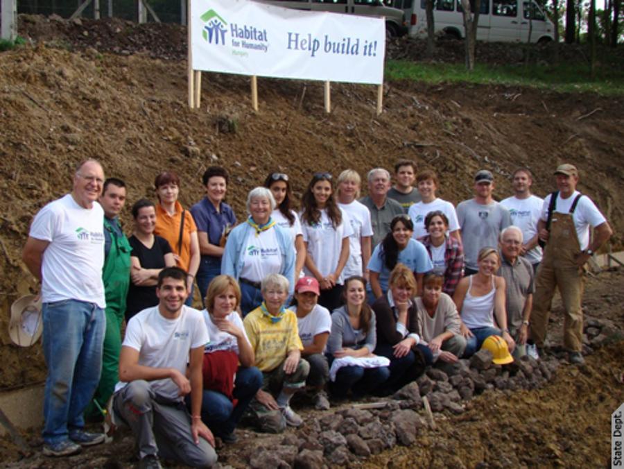 U.S. Embassy Volunteers Join Habitat For Humanity In Hungary