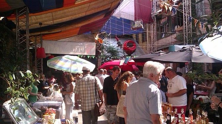 Xpat Opinion: Szimplakert Haztaji Piac (Szimplakert Croft Market) In Budapest