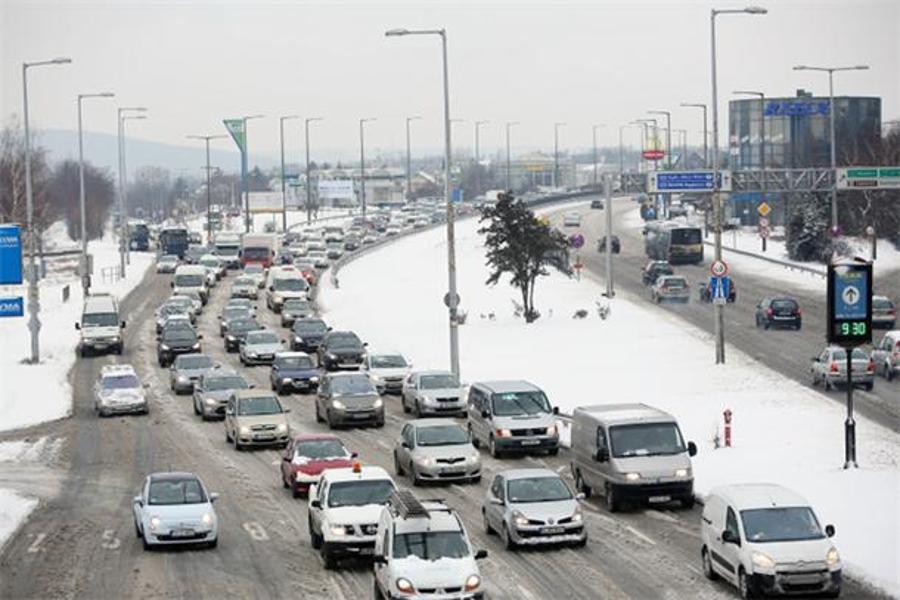 Snow Creates Temporary Chaos In Hungary