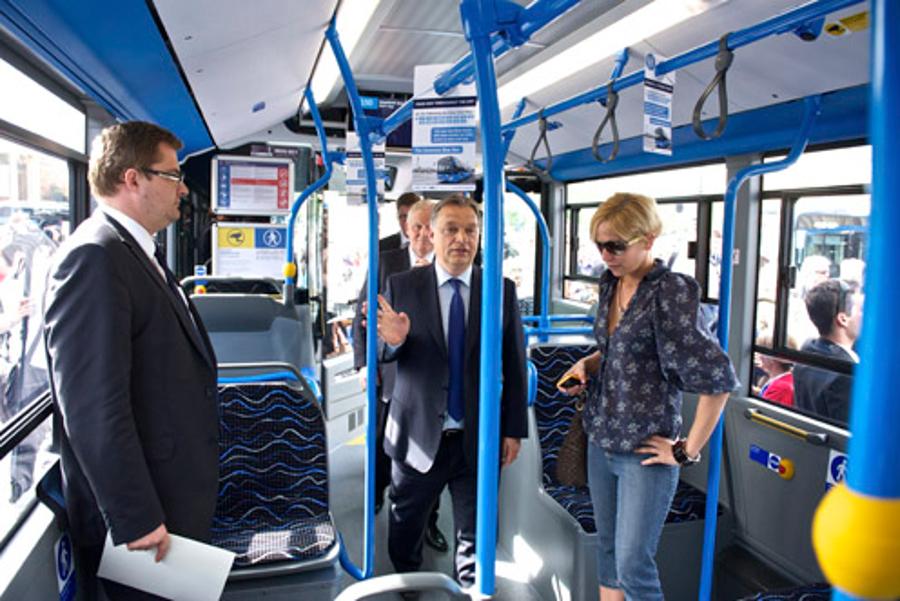 PM Welcomes Delivery Of New Buses In Budapest