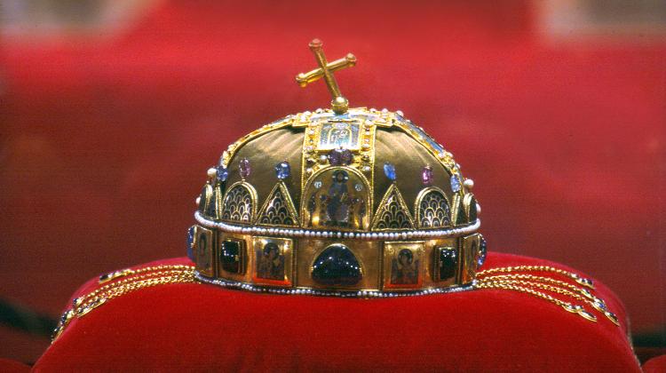 Ministry Comments On Hungary’s Holy Crown Mocking