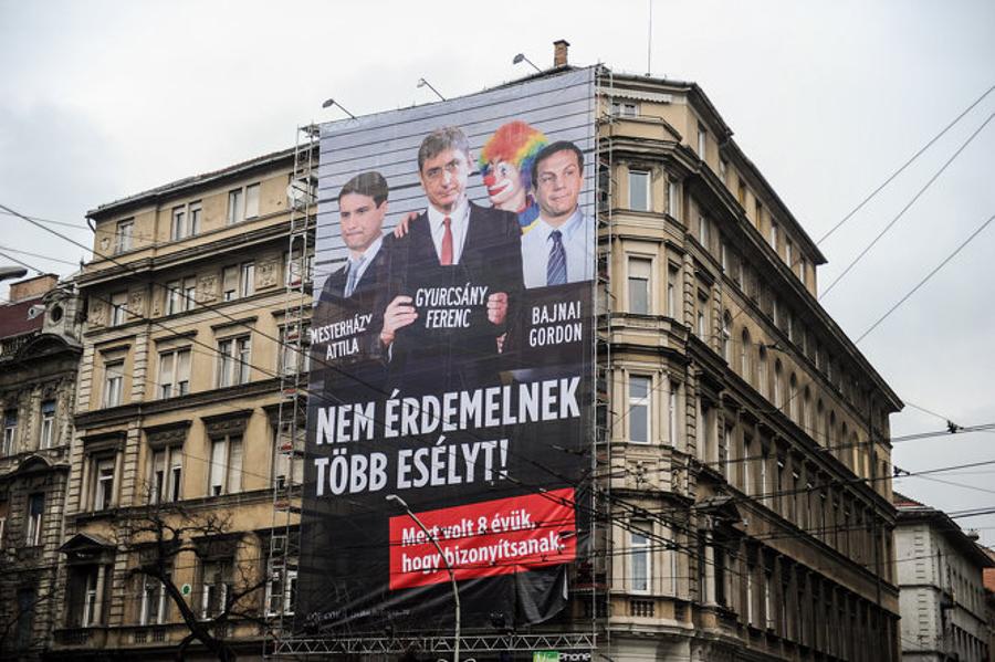 Hungarian Opposition Socialist Party Leader Mesterházy Sues Over CÖF Posters