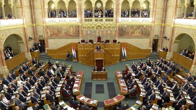 MPS Adopt Committee Structure For New Hungarian Parlt