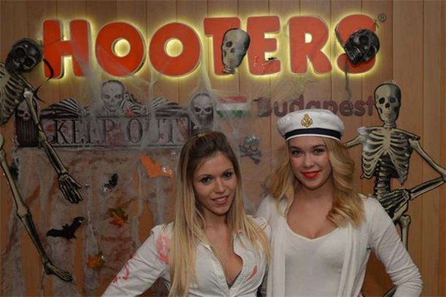 See What Happened @ Hooters Budapest Halloween