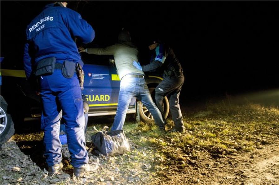 Hungarian Police Detain Over 1,000 Illegal Immigrants At Serbia Border