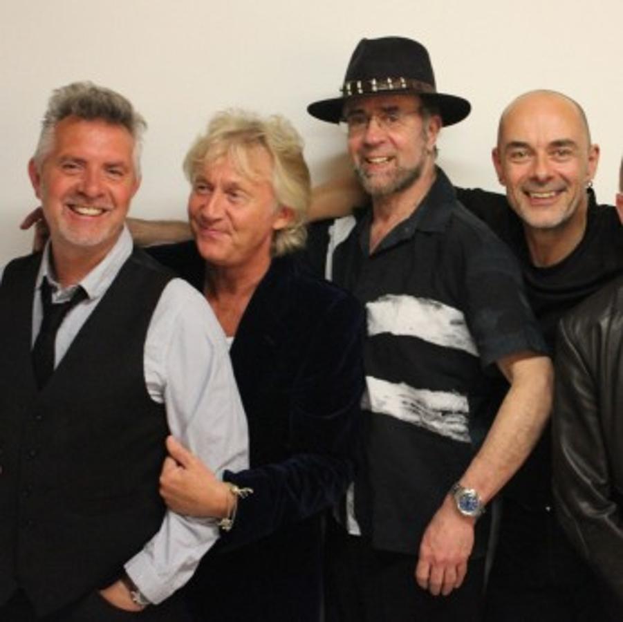 Manfred Mann's Earth Band (UK), A38 Ship Budapest, 12 April