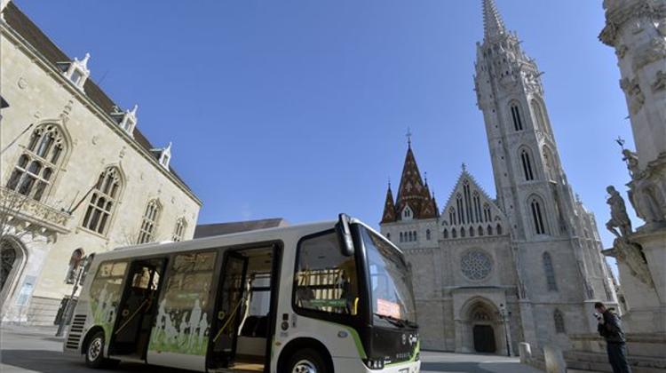 Electric Buses Tested In Buda Castle