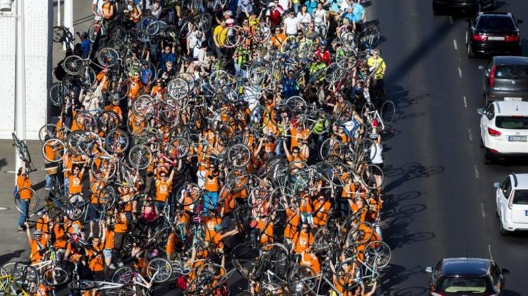 Tens Of Thousands Of Cyclists Turn Out At “I Bike Budapest” Procession