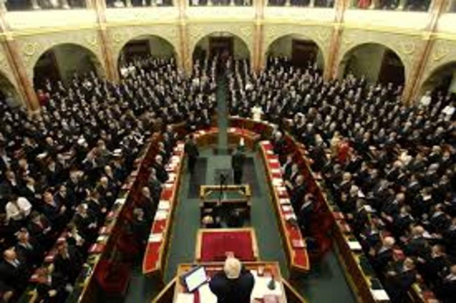 Hungarian Parliament Passes Bill  In Asylum Law
