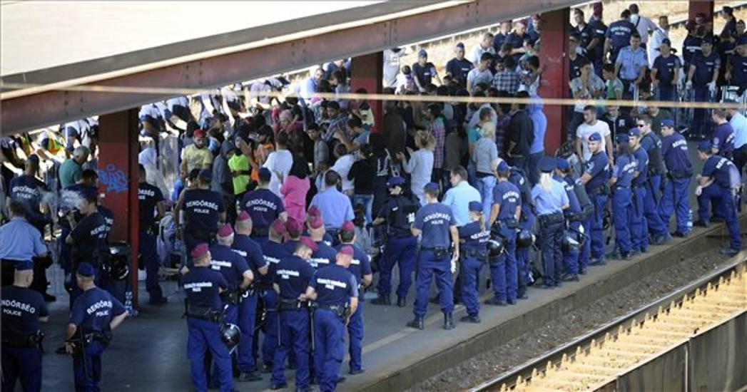 Authorities Not Allowing Migrants Into Budapest’s Main Intl Railway Station