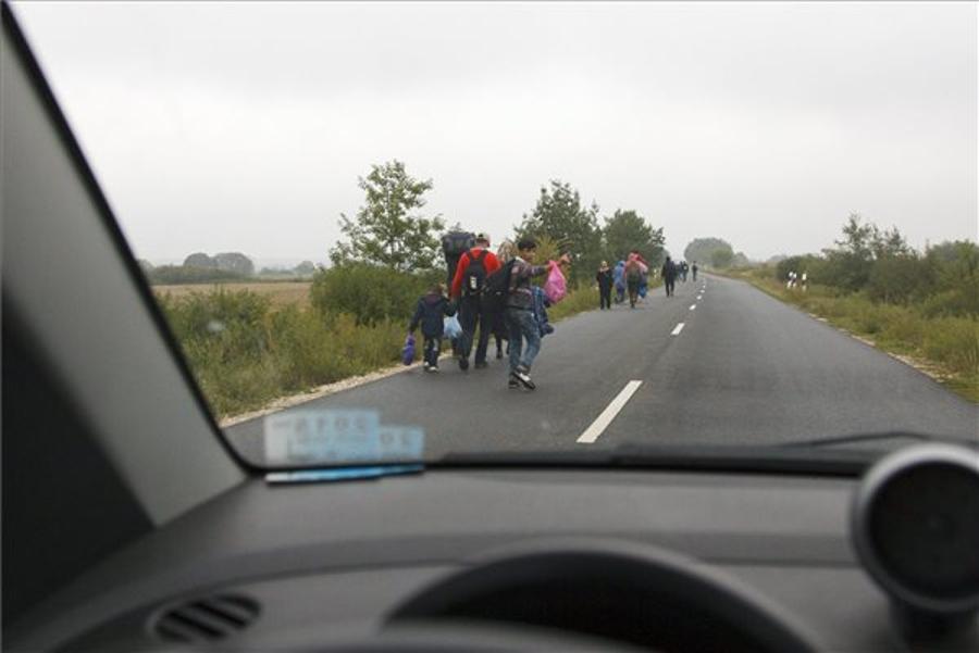 Migrants Leave Registration Point In W Hungary Towards Austria
