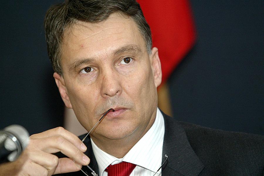 Hungary’s Former Def Min Given Suspended Prison Term For Corruption