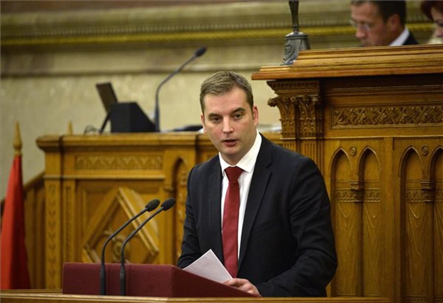 Hungarian Socialists Demand Immediate Military Reform