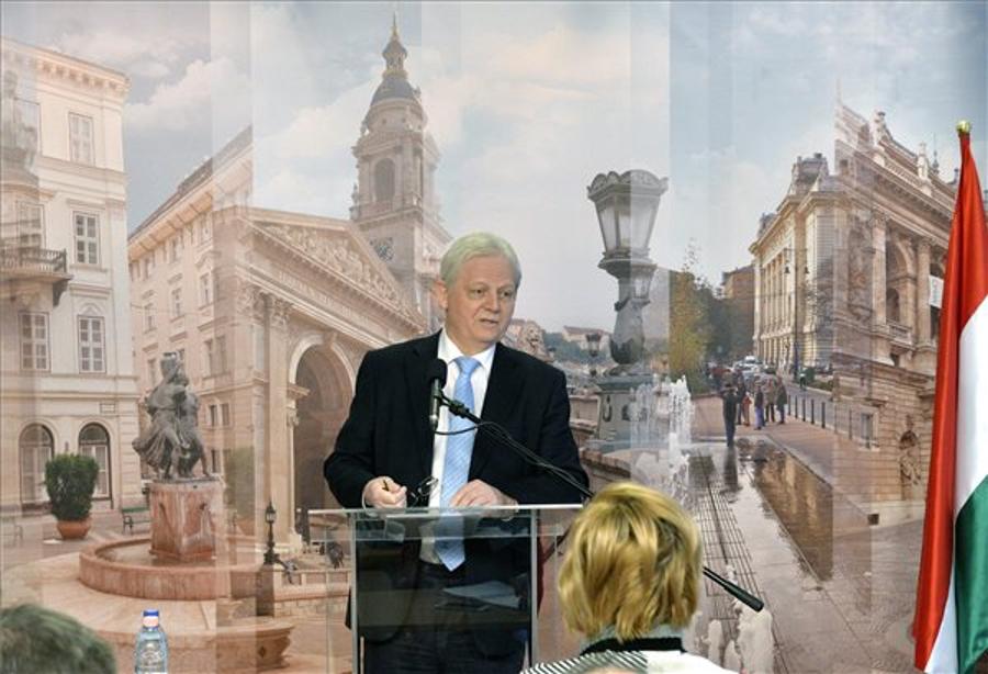 Budapest Mayor Tarlós Questions Free BKV For Elderly