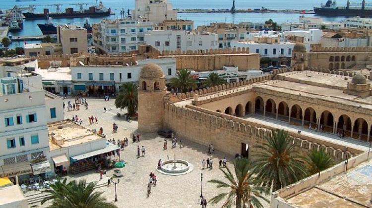 Hungarian Ministry Warns Tourists Of Curfew In Tunisia