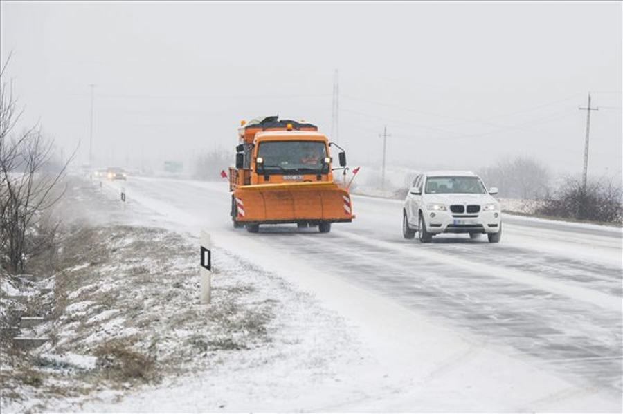 Snow Causes Disruptions Throughout Hungary