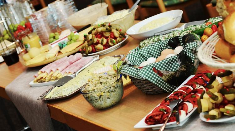 Hungarians Prefer Dining At Home?