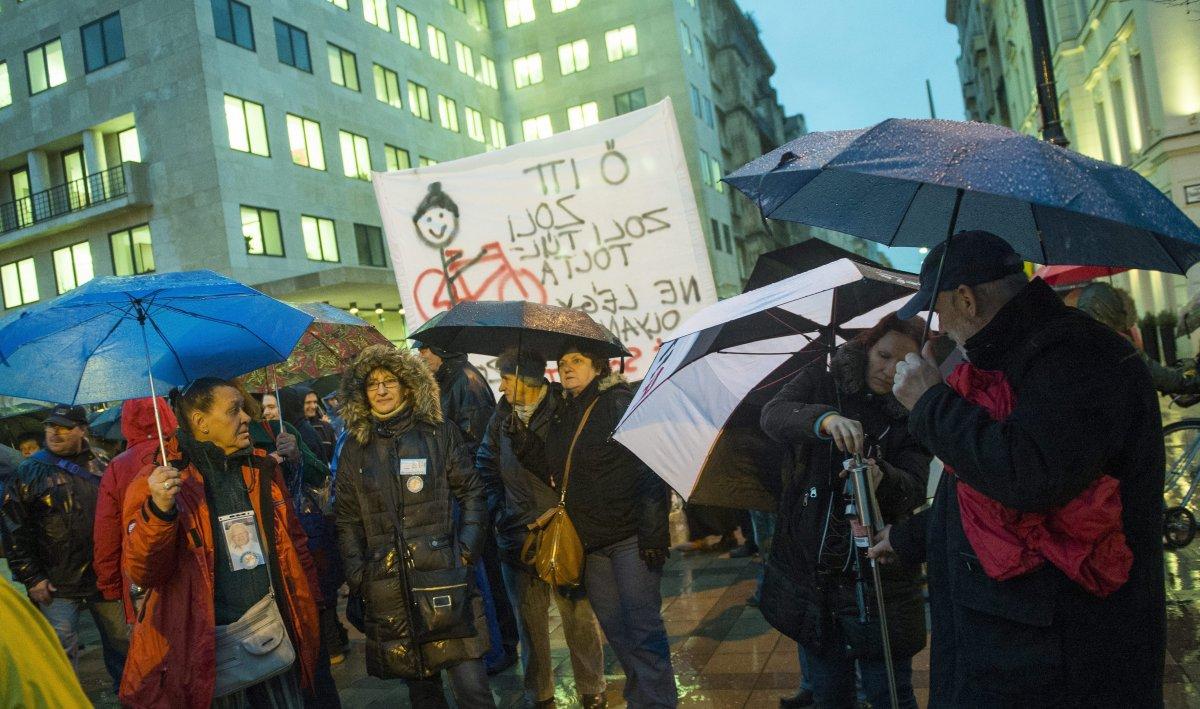 Teacher Demonstrations In 10 Hungarian Cities Oppose Centralization
