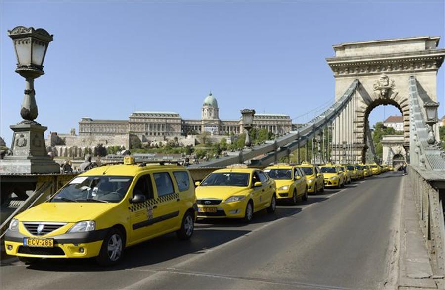 Budapest Taxis To Block Roads In New Protest