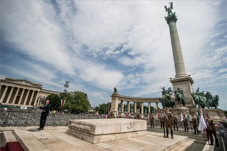 Hungary Marks Heroes’ Day