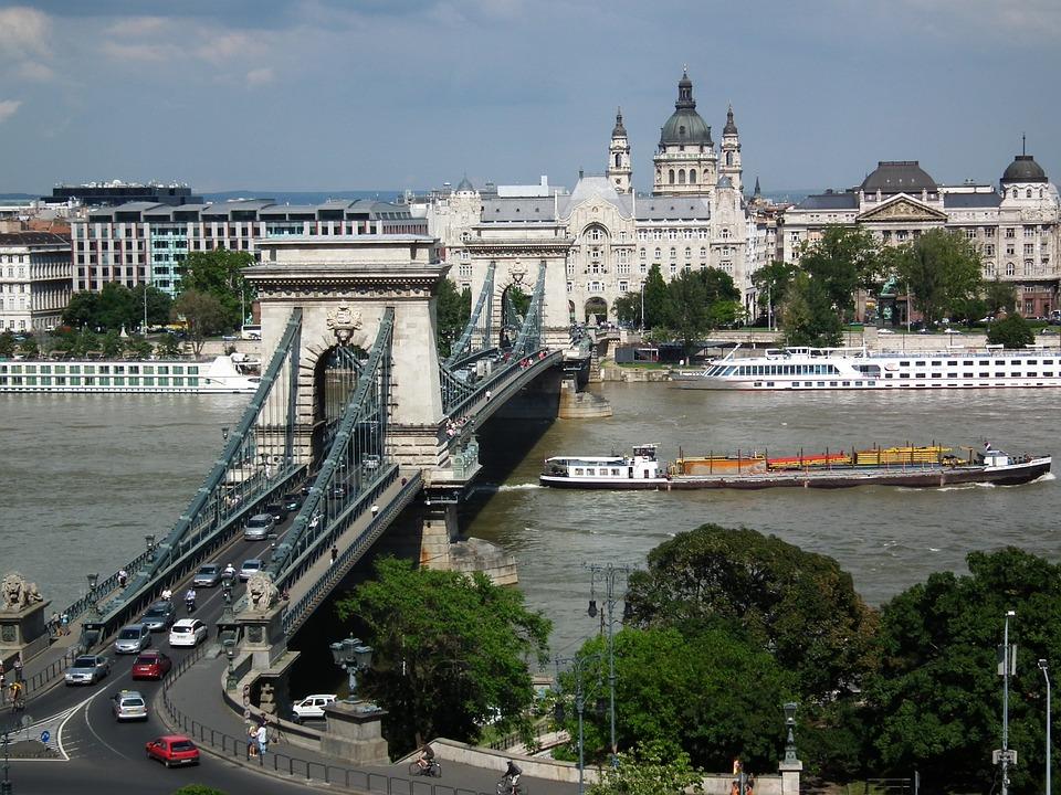 Report: Charge To Drive In Budapest May Await Elections