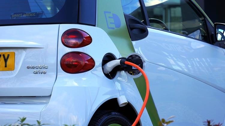 Hungarian-Made Electric Car Charging Station Inaugurated In Budapest