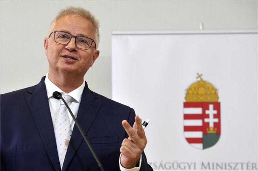 Trócsányi Sees Moral Code For Mayors In Hungary