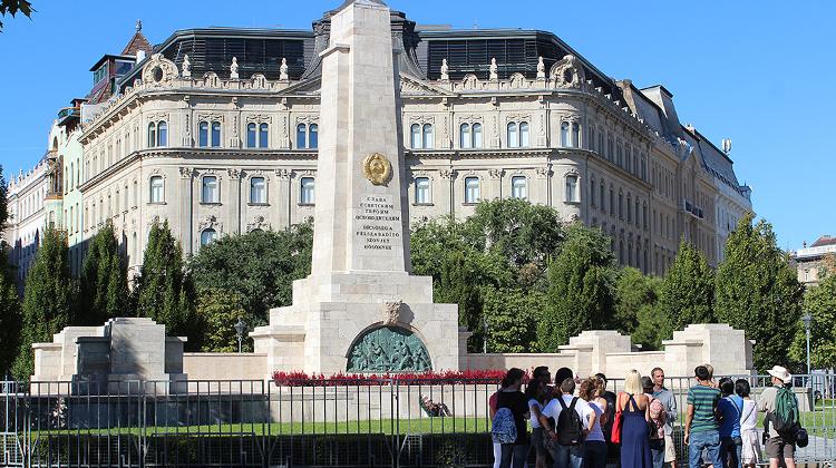 Two Fined For Sullying Soviet Memorial