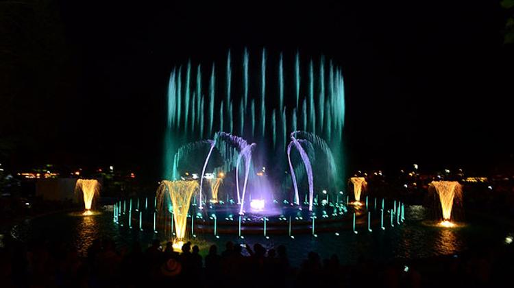 Watch: Spectacular Musical Fountain on Margaret Island