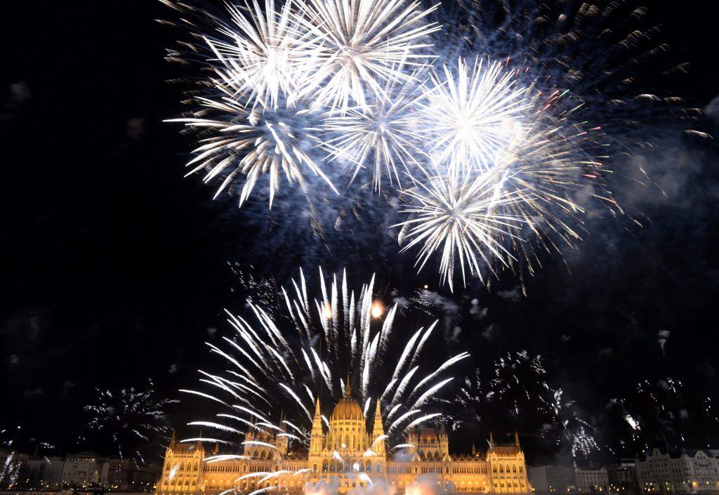 Video: Amazing Fireworks In Budapest To Celebrate National Holiday